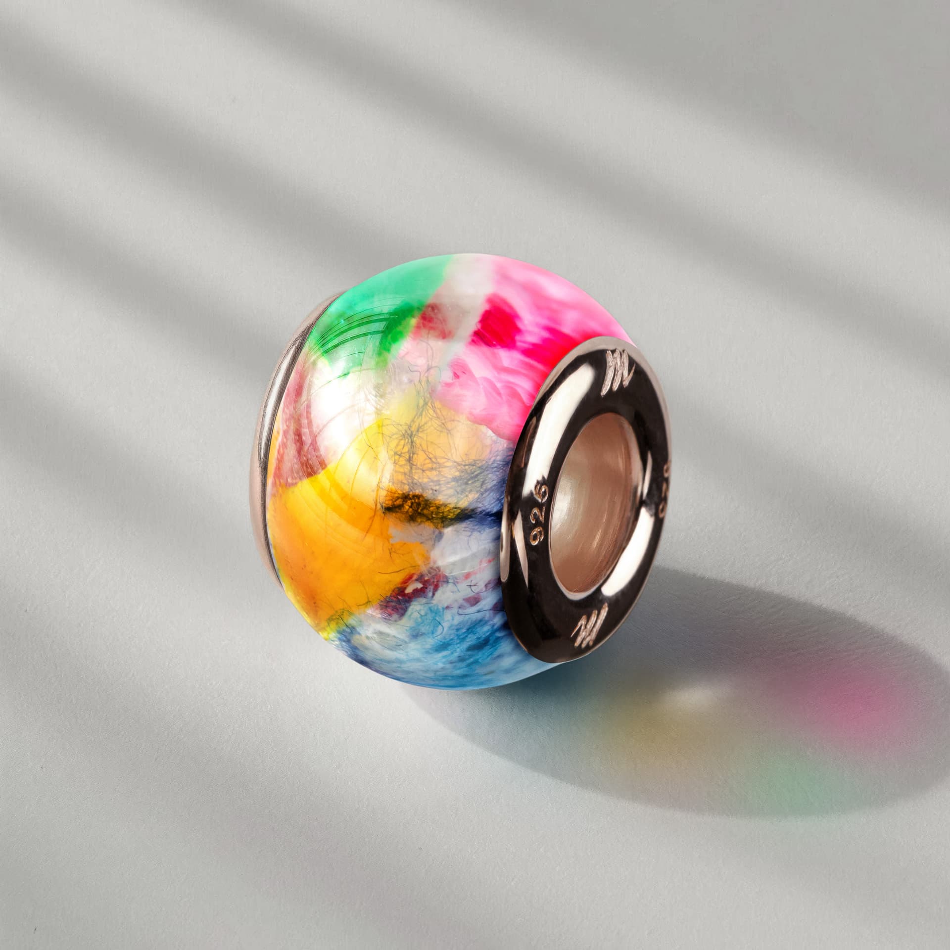 Charms typu "Pandora" z fragmentami psich pamiątek, obróżka, zabawka
